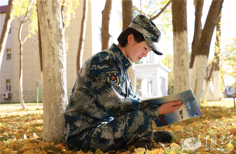 “新锐女兵豪放风采录”